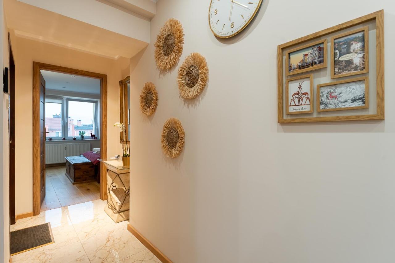 Apartament Zloty Jelonek - 4 Osobowy Na Placu Ratuszowym - Space Apart Jelenia Gora Dış mekan fotoğraf